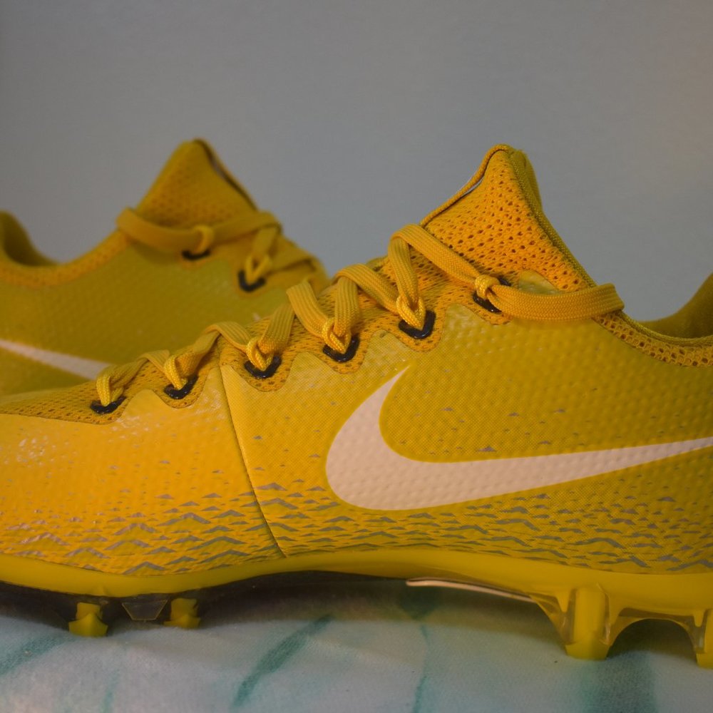 Nike Vapor Untouchable Pro Football Cleats